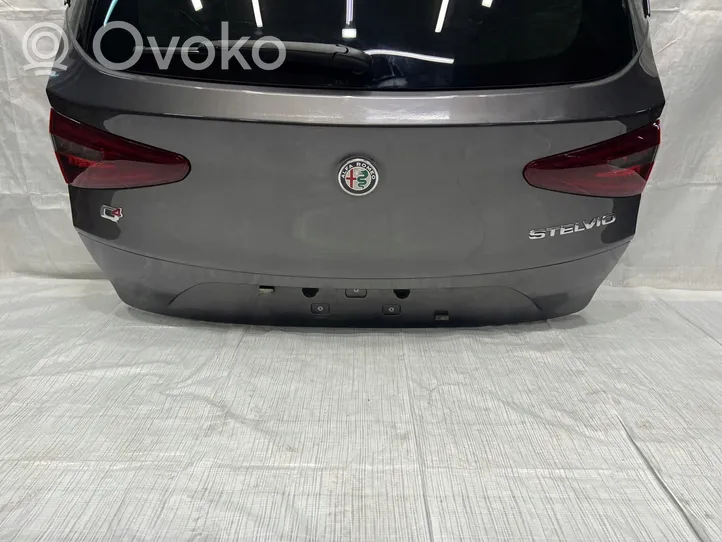 Alfa Romeo Stelvio Couvercle de coffre 