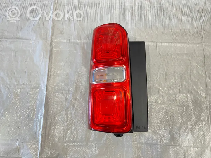 Peugeot Expert Rear/tail lights 9808243180