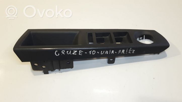 Chevrolet Cruze Ramka przycisków otwierania szyby drzwi przednich 96979663