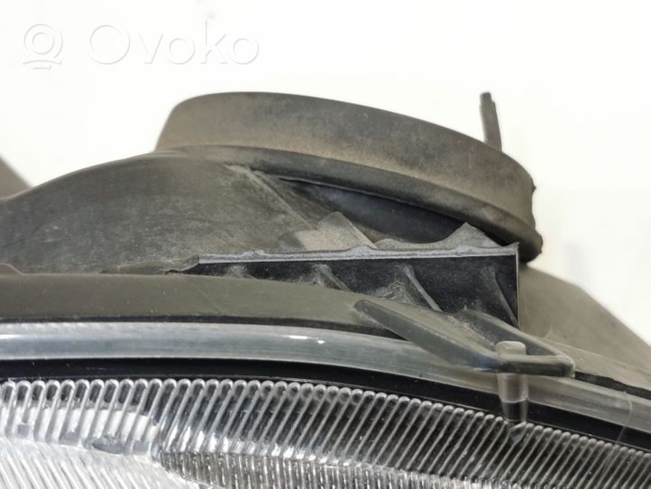 Toyota Corolla E120 E130 Lampa przednia 89007166