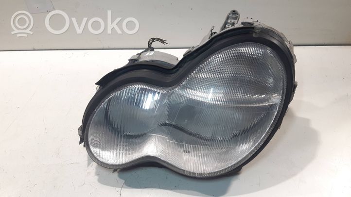 Mercedes-Benz C AMG W203 Lampa przednia A2038200161