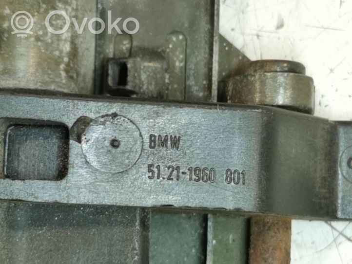 BMW 3 E36 Takaoven ulkokahva 51211960801