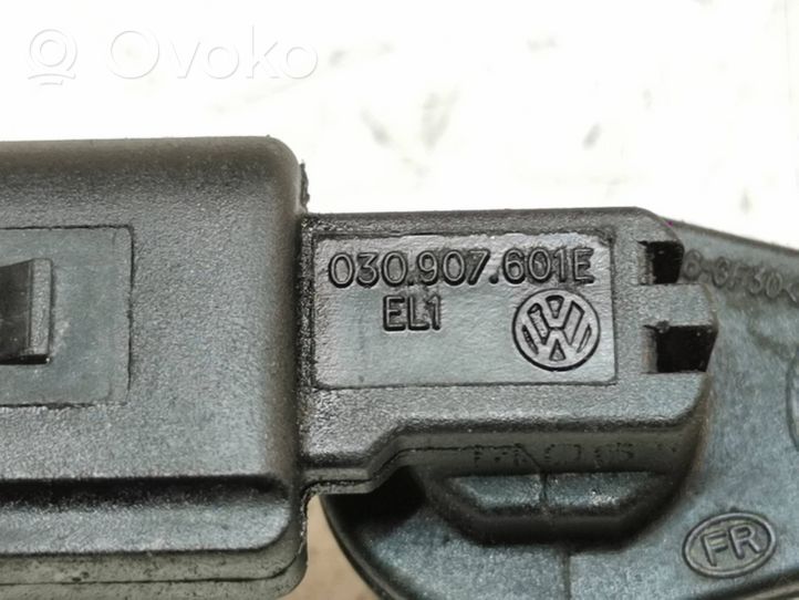 Volkswagen Scirocco Czujnik pozycji wału rozrządu 030907601E