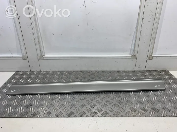 Audi Q5 SQ5 Priekšpusē durvju dekoratīvā apdare (moldings) 8R0853960B