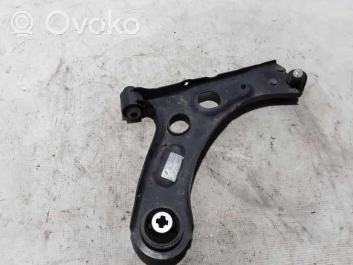 Peugeot 208 Fourchette, bras de suspension inférieur avant 9831621480