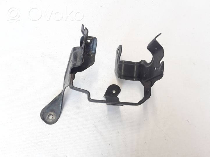 Volvo S60 Power steering pump mounting bracket 