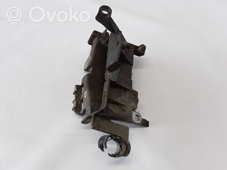 Renault Clio II Gearbox mounting bracket 7700430825