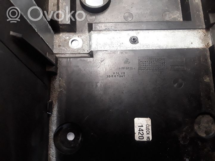 Volvo C30 Staffa di montaggio della batteria 30667941