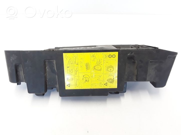 Renault Espace -  Grand espace IV Set di attrezzi 8200127794