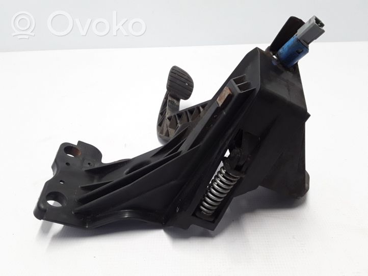 Renault Master III Clutch pedal 465406766R