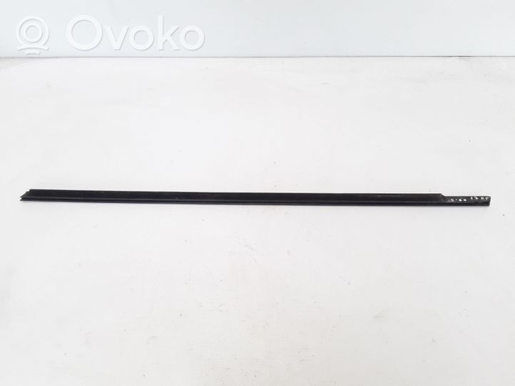 Volvo S60 Moulures des vitres de la porte avant 31391785