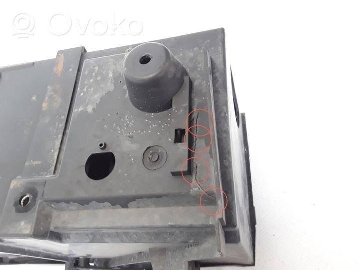 Volvo V50 Staffa di montaggio della batteria 30667941