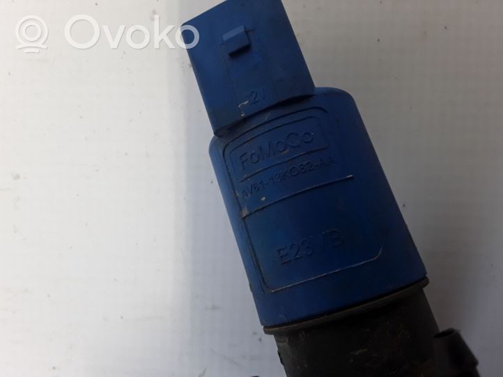 Volvo S60 Tuulilasi tuulilasinpesimen pumppu AV6113K082AA