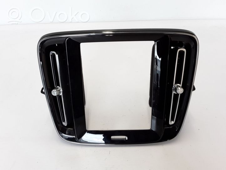 Volvo XC40 Centrinės oro grotelės 31442614