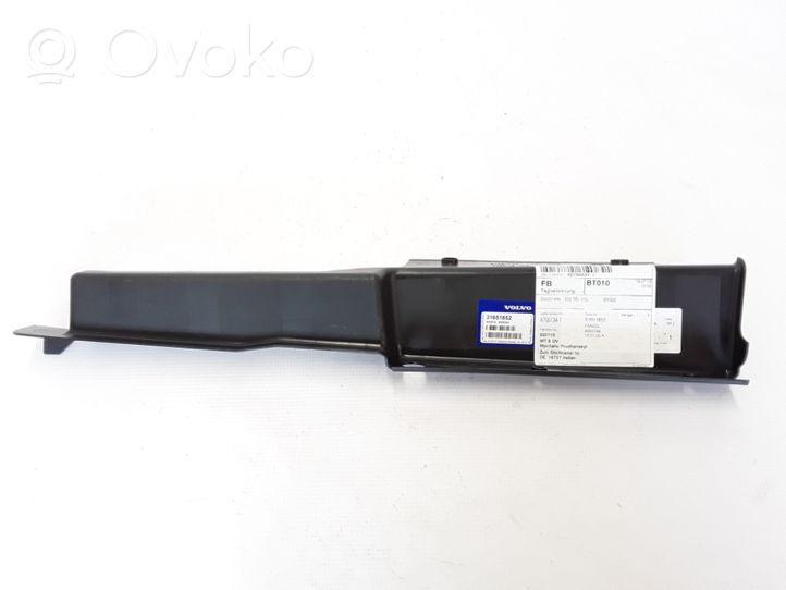 Volvo XC40 Rivestimento della modanatura della chiusura del vano motore/cofano 31651852