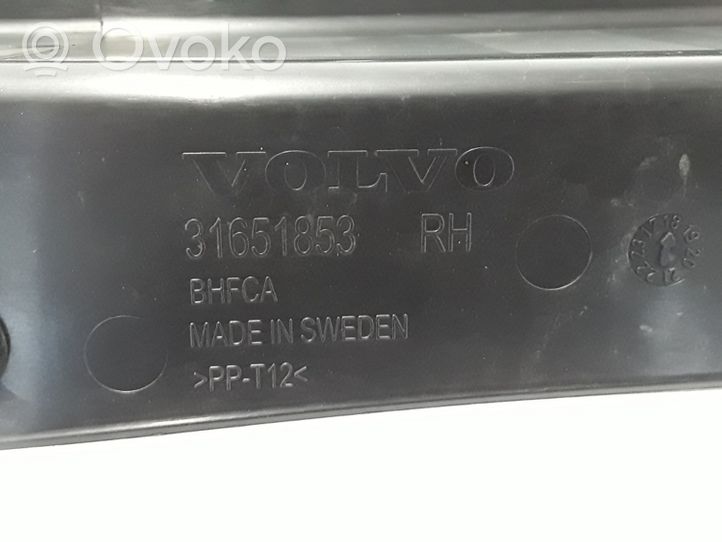 Volvo XC40 Rivestimento della modanatura della chiusura del vano motore/cofano 31651853