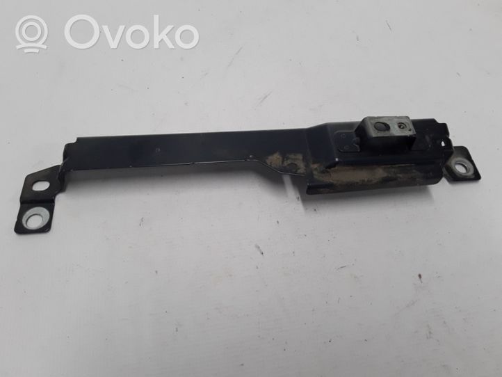 Volvo XC60 Fender mounting bracket 31424581