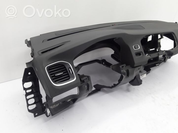 Volvo V60 Deska rozdzielcza 39826874