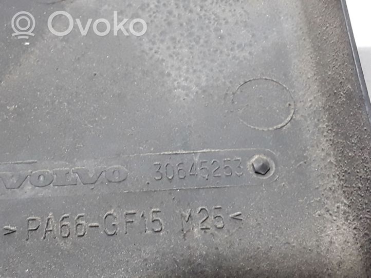 Volvo S60 Jäähdyttimen jäähdytinpuhaltimen suojus 30645253