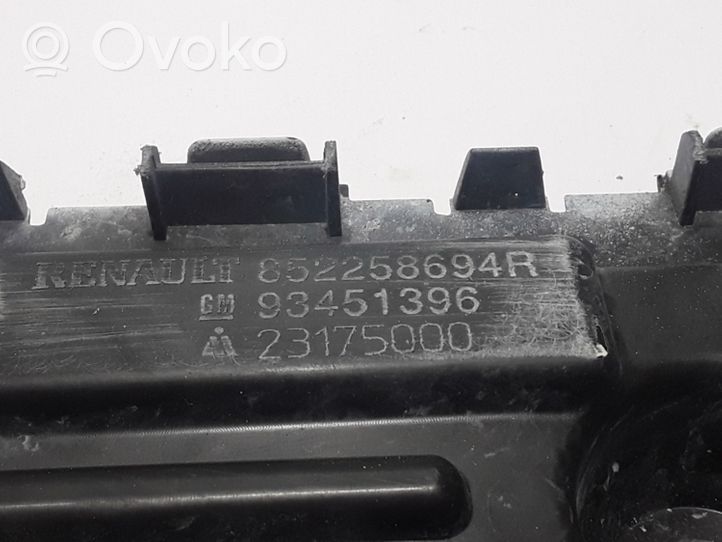 Opel Vivaro Uchwyt / Mocowanie zderzaka tylnego 852258694R