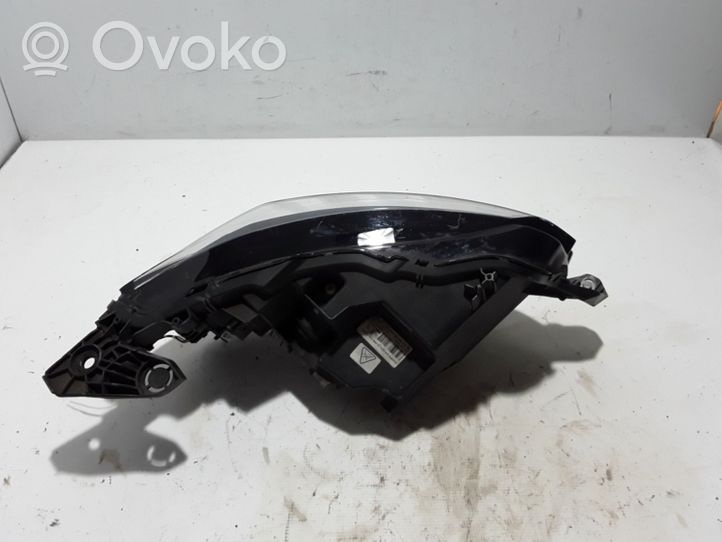 Peugeot 208 Phare frontale 9823194180