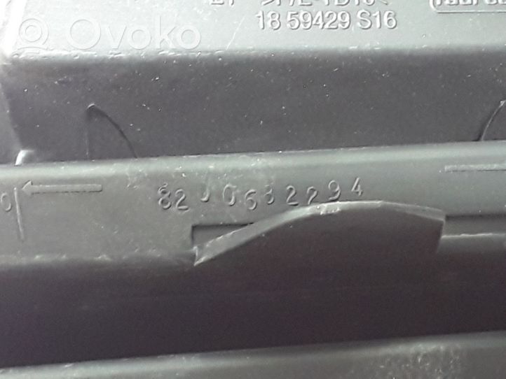 Renault Clio III Grille inférieure de pare-chocs avant 8200682294