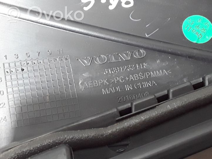 Volvo S90, V90 Takaoven lista (muoto) 31391233