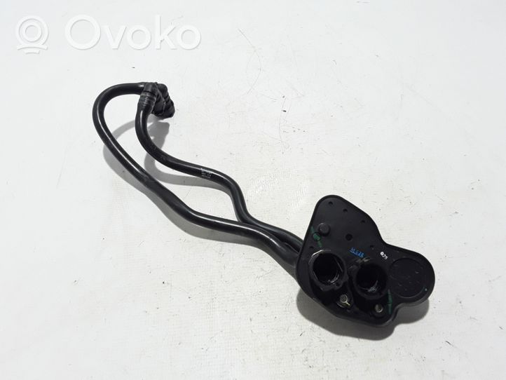 Volvo XC60 Tuyau de liquide de refroidissement moteur 32138000