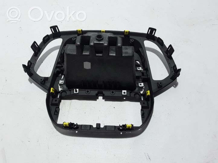 Renault Captur Ramka deski rozdzielczej 682605493R