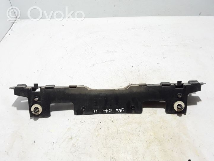 Renault Clio III Support de pare-chocs arrière 8200290035