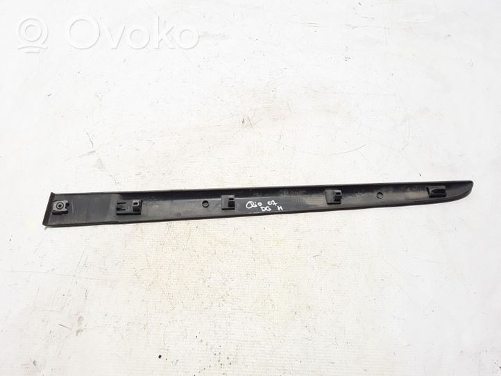 Renault Clio III Moulure de porte arrière 8200289924