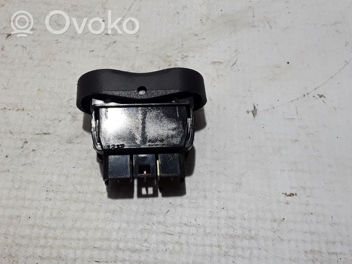 Dacia Duster Electric window control switch 8200602227