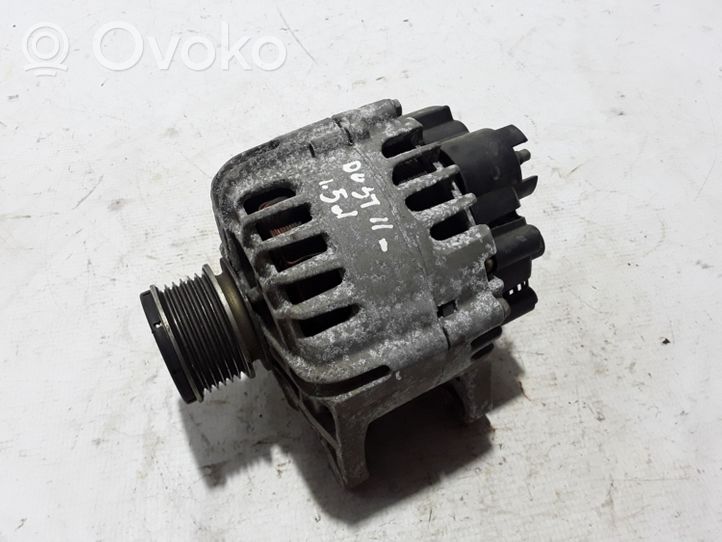 Dacia Duster Generatore/alternatore 231003831R