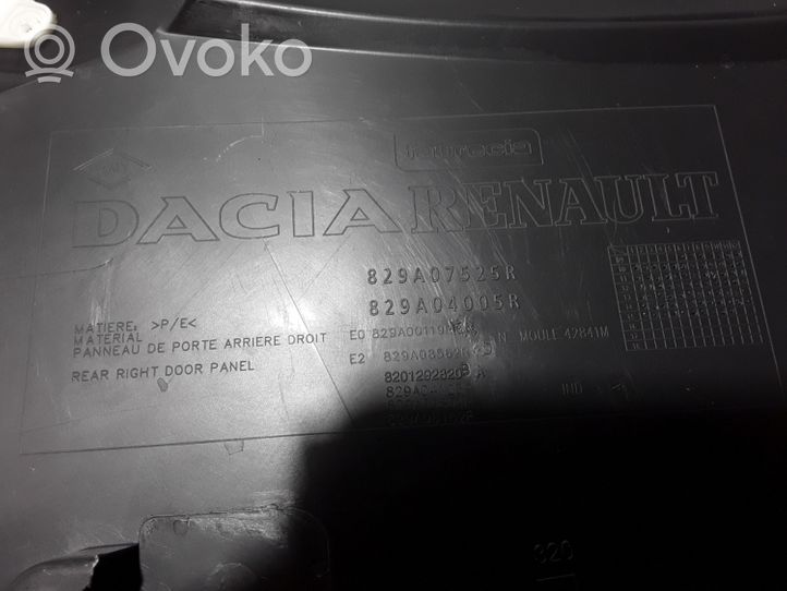 Dacia Duster Takaoven verhoilu 829A07525R