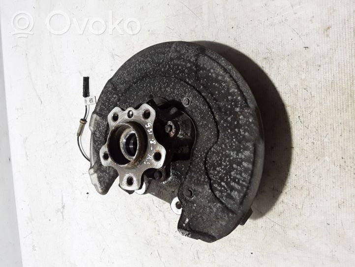 BMW 5 G30 G31 Rear wheel hub 6861137