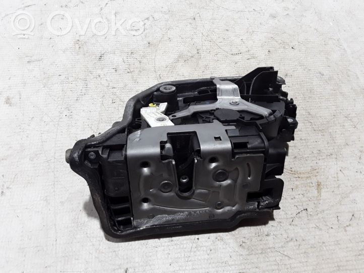 BMW 5 G30 G31 Front door lock 7477685