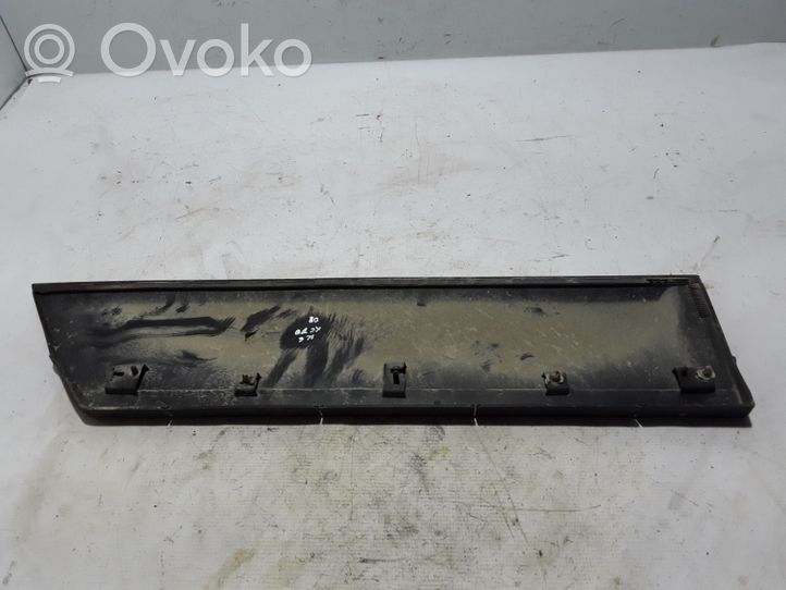 Volvo XC70 Takaoven lista (muoto) 31283102