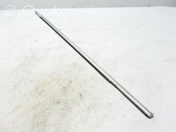 Volvo V40 Moulures des vitres de la porte avant 31278545