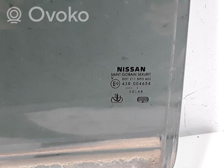 Nissan Pathfinder R51 Основное стекло задних дверей 82301EB33A