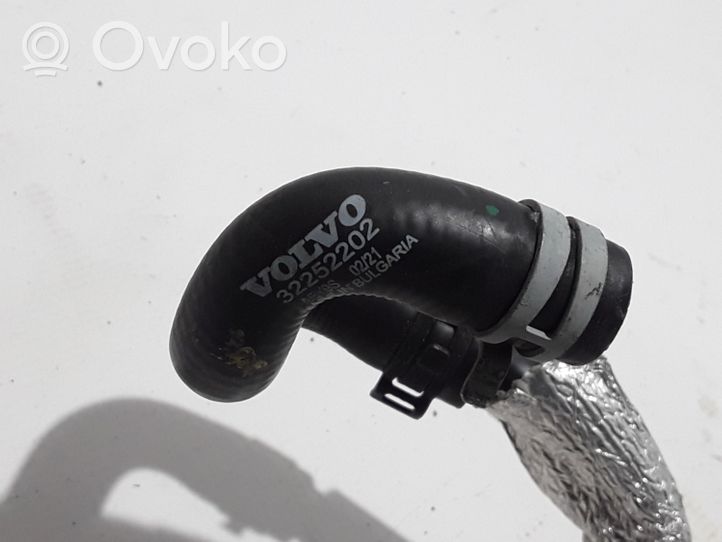 Volvo XC90 Tubo flessibile del liquido di raffreddamento del motore 32252202