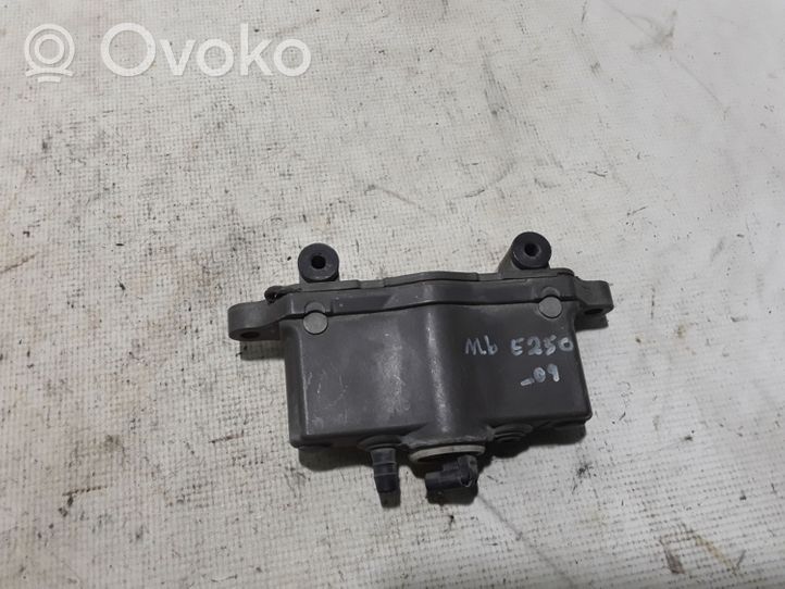 Mercedes-Benz E C207 W207 Charnière, capot moteur A2048870110