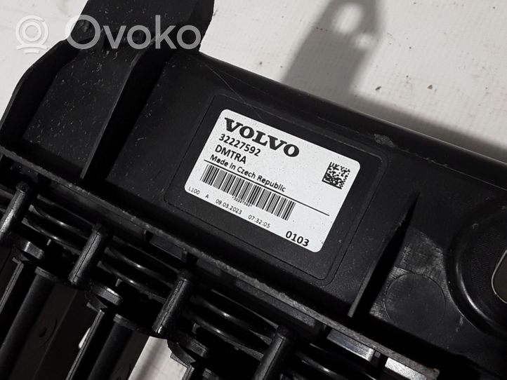 Volvo XC40 Déflecteur d'air de radiateur de refroidissement 32227592