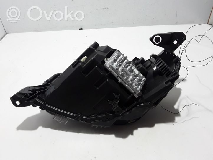 Peugeot 208 Lampa przednia 9841641980