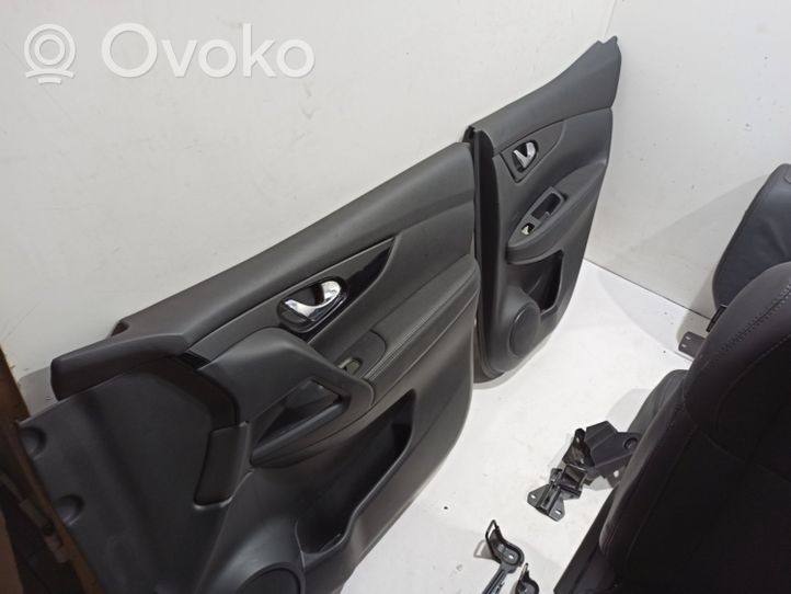 Nissan Qashqai Set interni 