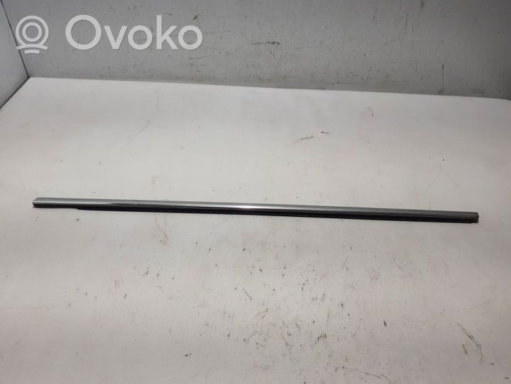 Volvo V60 Listwa / Uszczelka szyby drzwi przednich 31391784