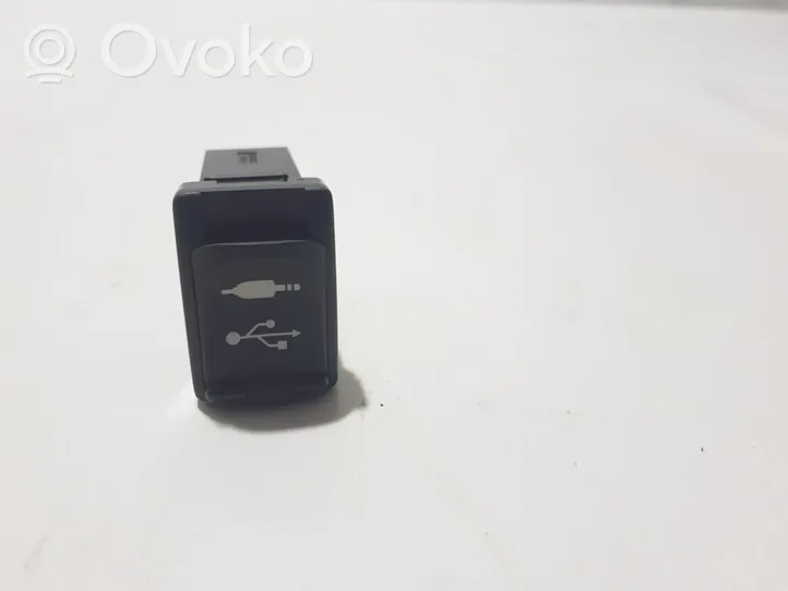 Toyota C-HR Connecteur/prise USB 86190F4010