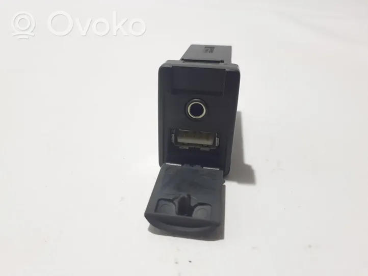 Toyota C-HR Connecteur/prise USB 86190F4010