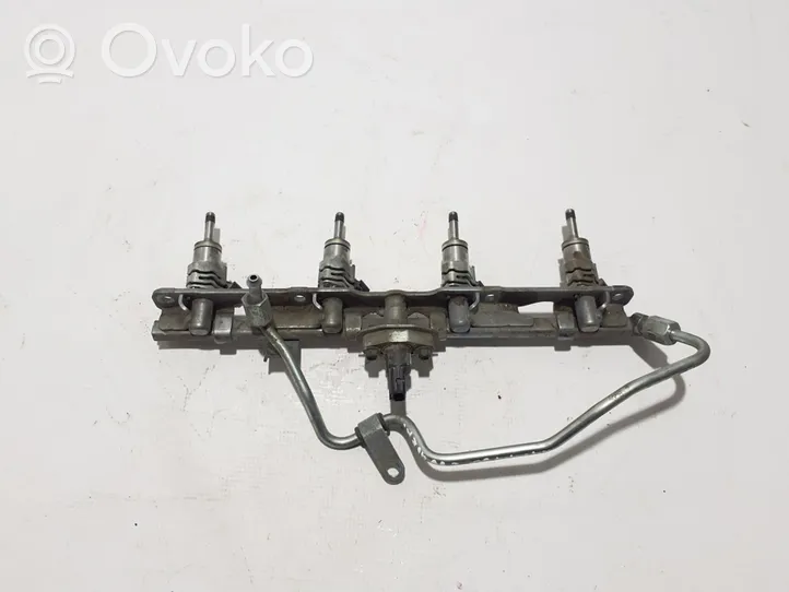 Toyota RAV 4 (XA50) Kraftstoffverteiler Einspritzleiste Verteilerrohr 2381425010