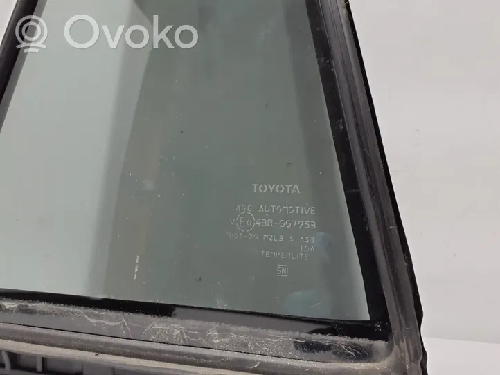 Toyota RAV 4 (XA50) Fenêtre latérale vitre arrière 6812442200