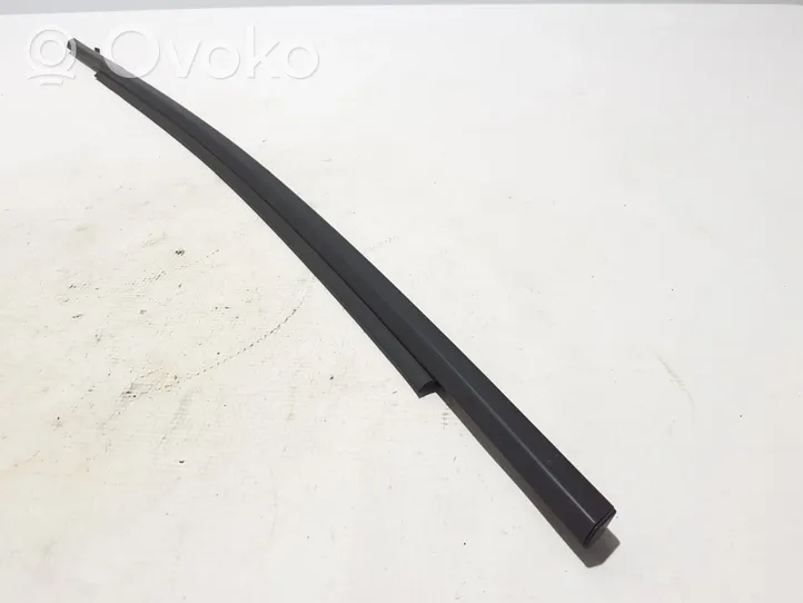 Mazda CX-3 Rivestimento modanatura del vetro della portiera anteriore D10E50640